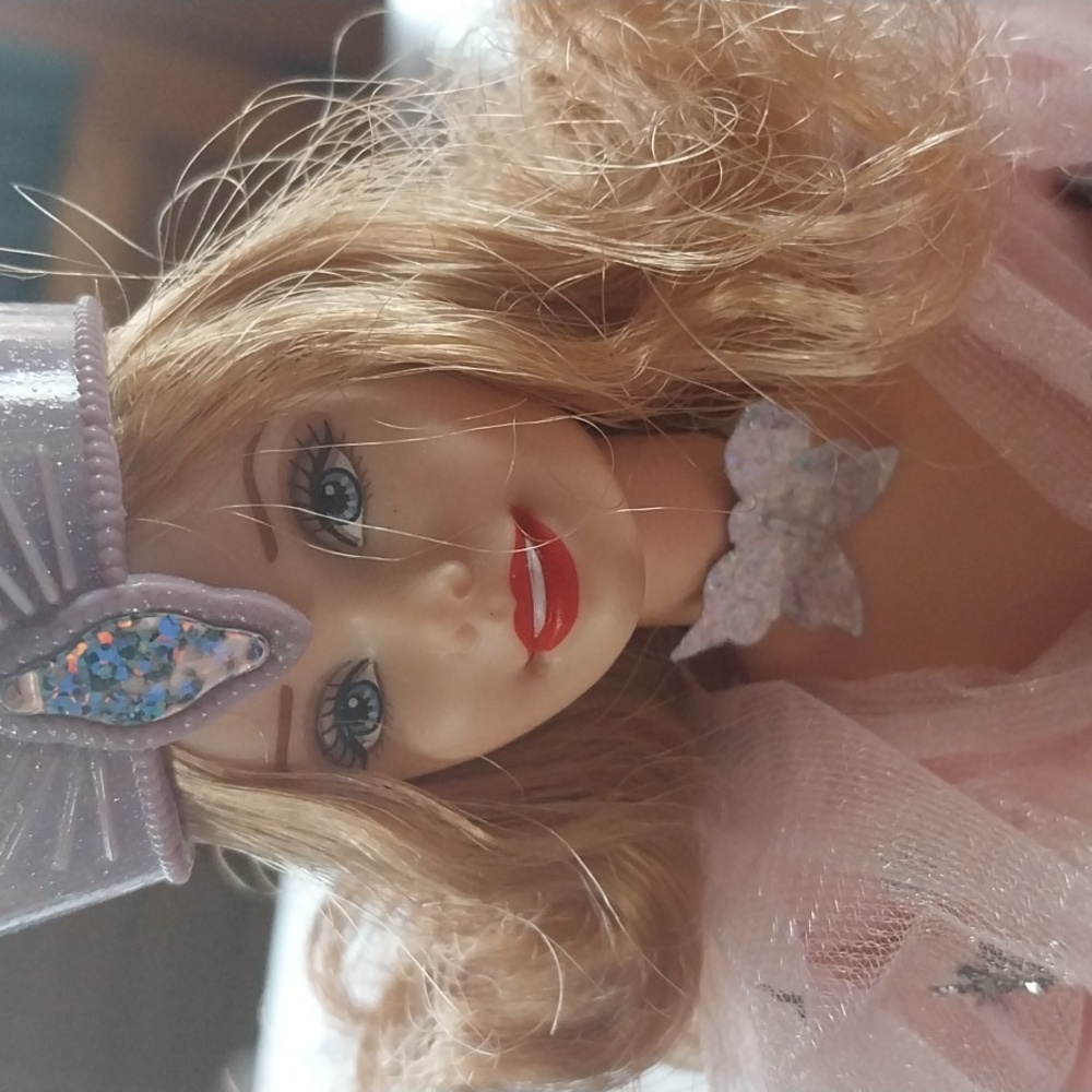 Glinda Barbie with Wand and Crown - Picture 2 of 6